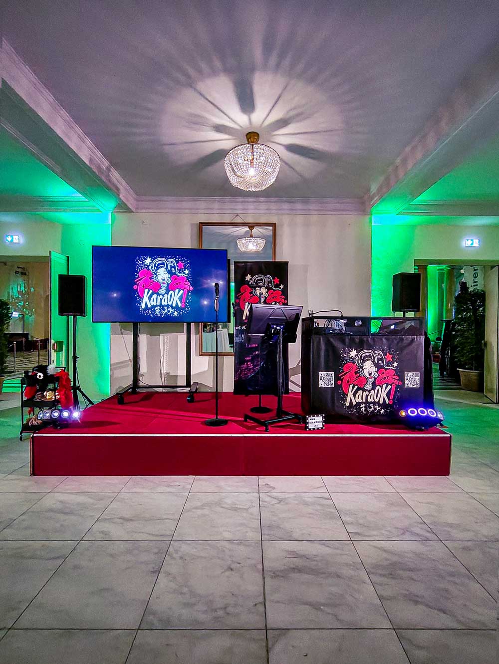 Professionelles KaraOK! Bühnen-Setup mit Sound und Licht bei einer Firmenfeier Österreich
